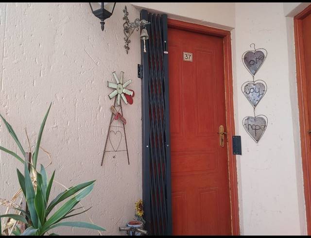 2 BEDROOM APARTMENT FOR SALE IN GLEN MARAIS